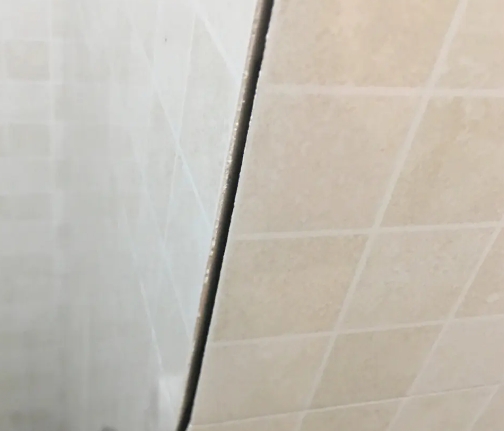 广州瓷砖空鼓维修公司分享阳台瓷砖脱落的修复过程可以分为以下几个步骤